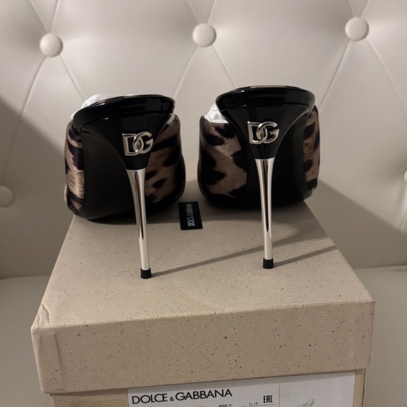 💯 Authentic Dolce & Gabbana Leopard-print satin mules, Comes with box & dust bag - Picture 8 of 17